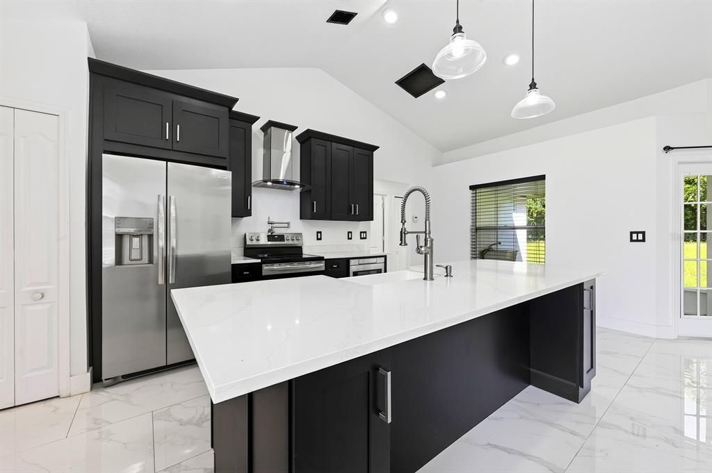 For Sale: $350,000 (3 beds, 2 baths, 1416 Square Feet)