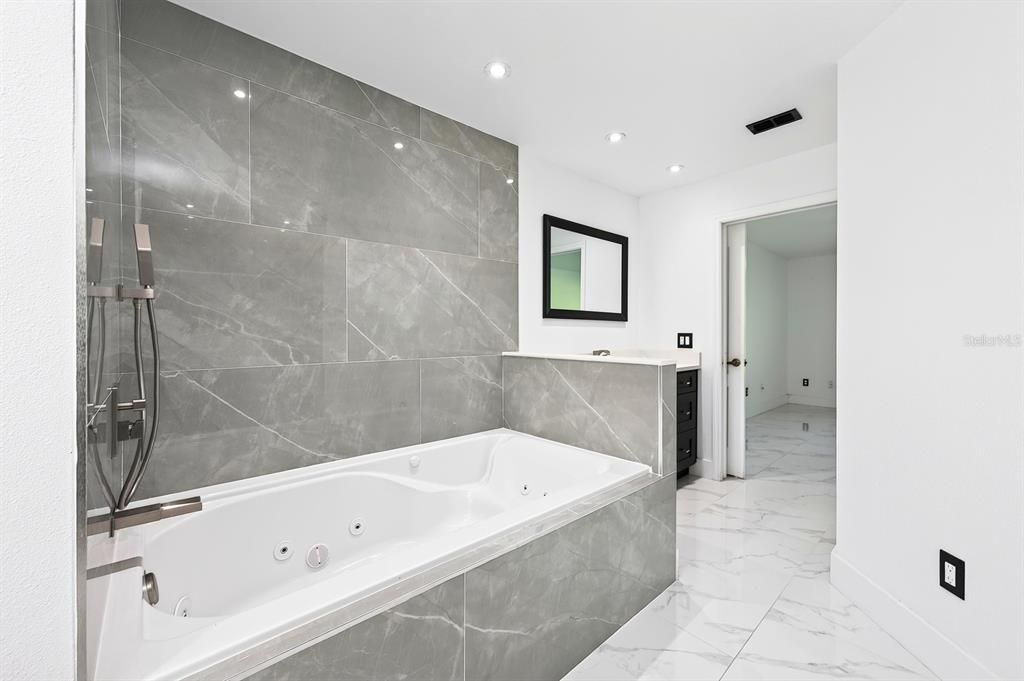 For Sale: $350,000 (3 beds, 2 baths, 1416 Square Feet)
