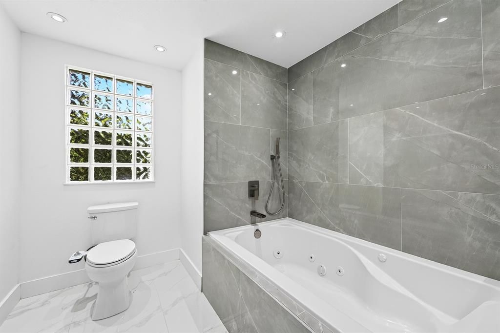 For Sale: $350,000 (3 beds, 2 baths, 1416 Square Feet)