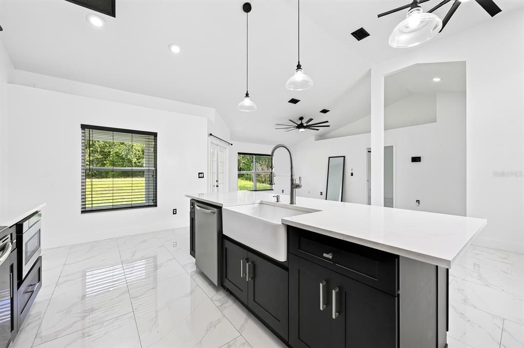 For Sale: $350,000 (3 beds, 2 baths, 1416 Square Feet)