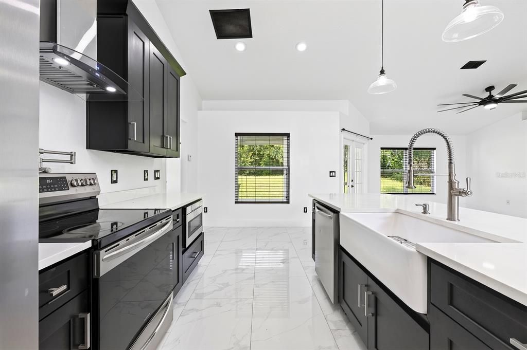 For Sale: $350,000 (3 beds, 2 baths, 1416 Square Feet)