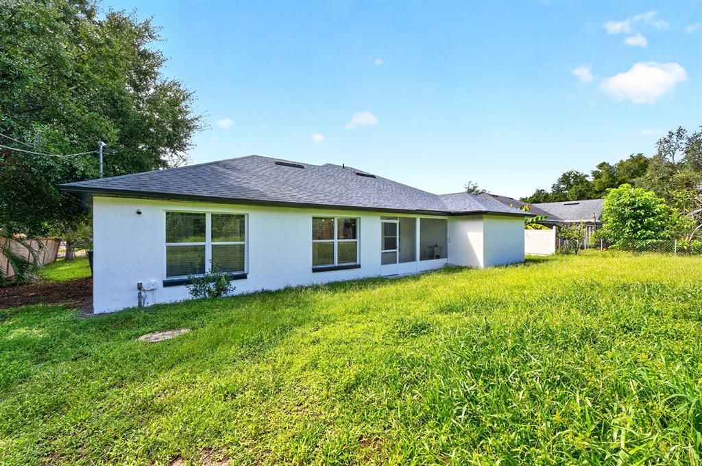 For Sale: $350,000 (3 beds, 2 baths, 1416 Square Feet)