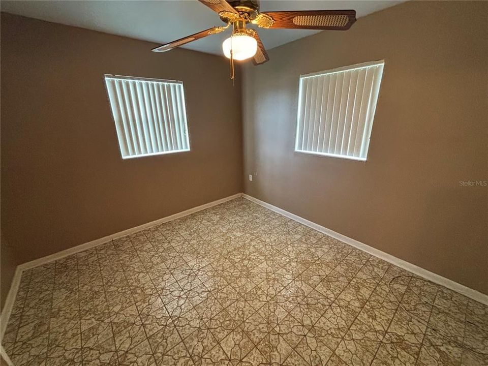 For Sale: $285,000 (3 beds, 1 baths, 1098 Square Feet)