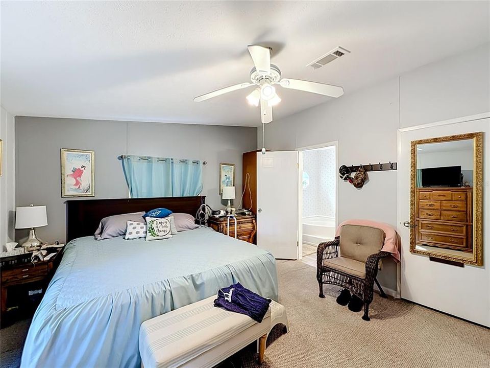 For Sale: $234,900 (3 beds, 2 baths, 1404 Square Feet)