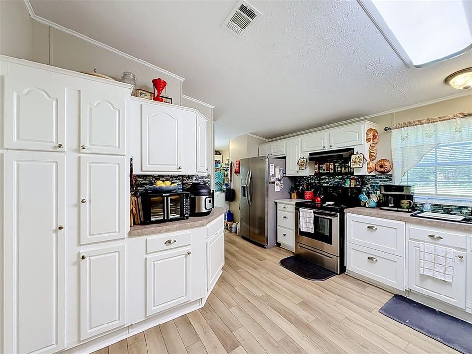 For Sale: $234,900 (3 beds, 2 baths, 1404 Square Feet)