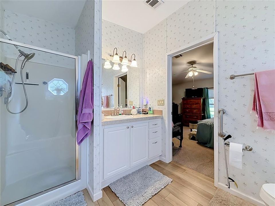 For Sale: $234,900 (3 beds, 2 baths, 1404 Square Feet)