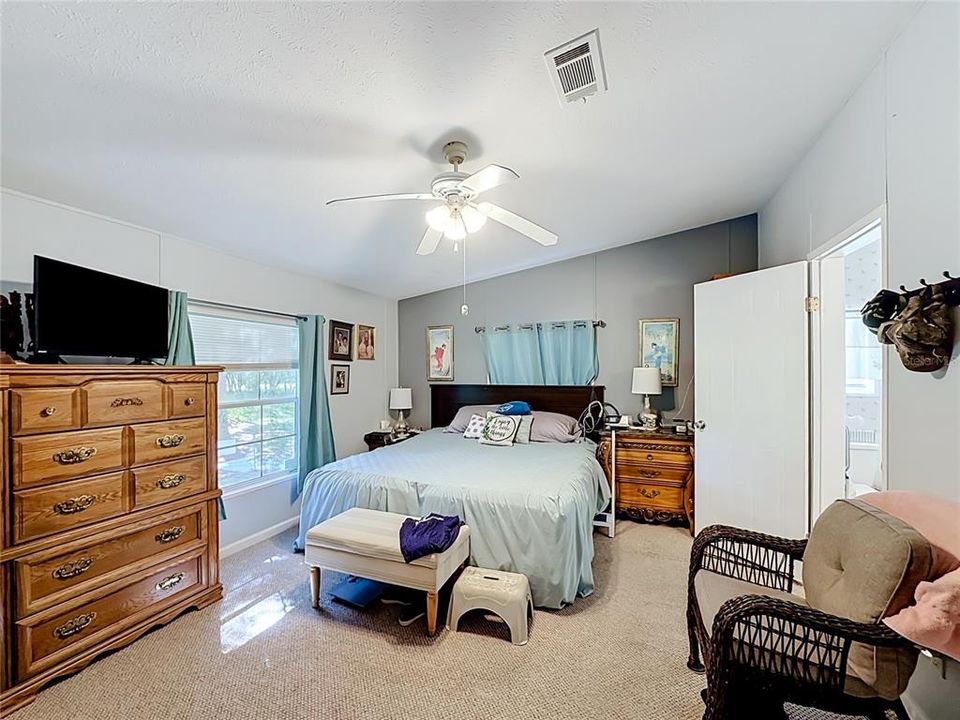 For Sale: $234,900 (3 beds, 2 baths, 1404 Square Feet)