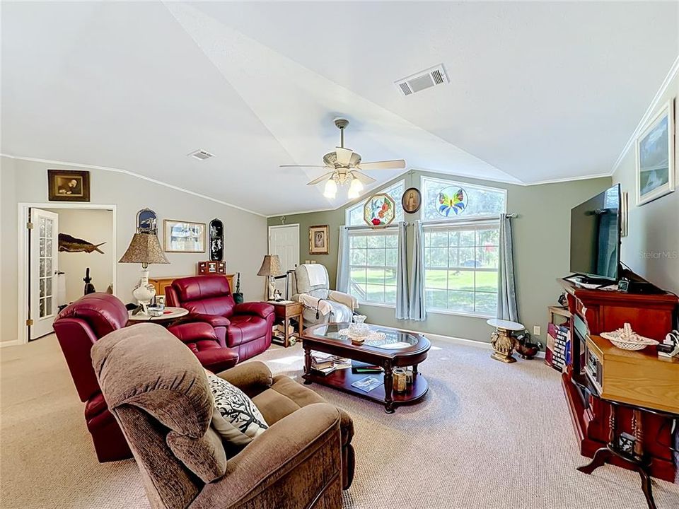 For Sale: $234,900 (3 beds, 2 baths, 1404 Square Feet)