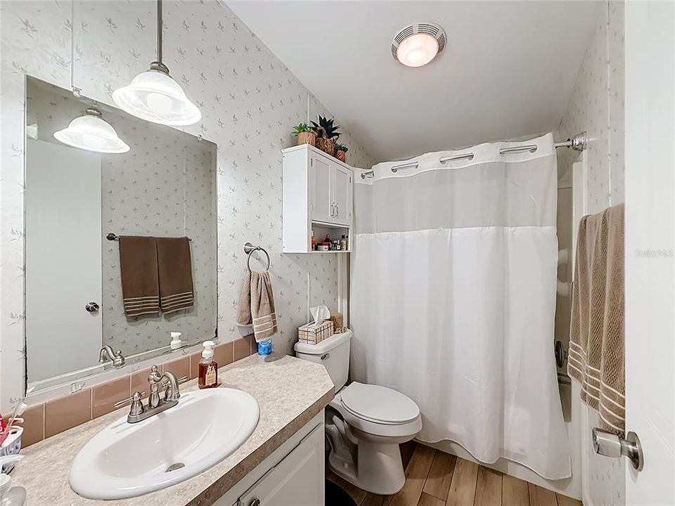 For Sale: $234,900 (3 beds, 2 baths, 1404 Square Feet)