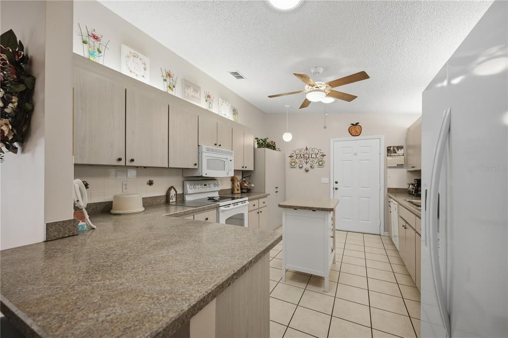 For Sale: $229,900 (2 beds, 2 baths, 1356 Square Feet)