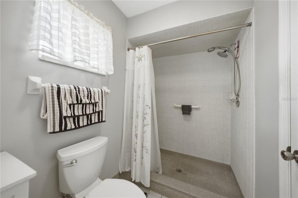 For Sale: $229,900 (2 beds, 2 baths, 1356 Square Feet)