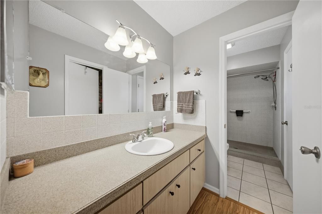 For Sale: $229,900 (2 beds, 2 baths, 1356 Square Feet)