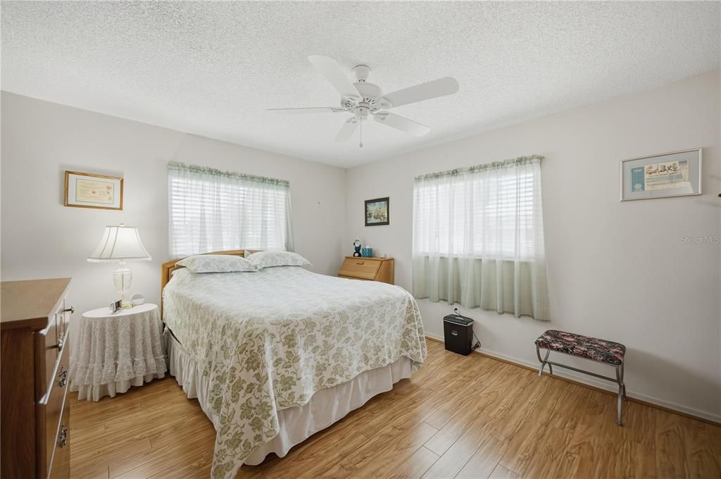 For Sale: $229,900 (2 beds, 2 baths, 1356 Square Feet)