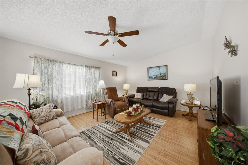 For Sale: $229,900 (2 beds, 2 baths, 1356 Square Feet)