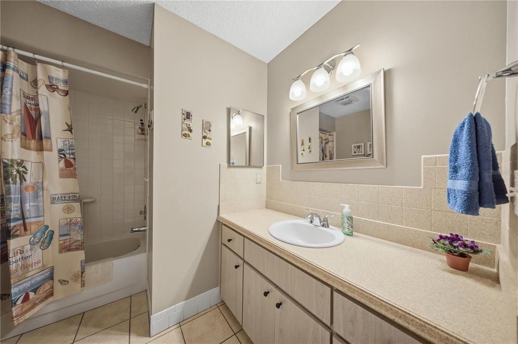 For Sale: $229,900 (2 beds, 2 baths, 1356 Square Feet)