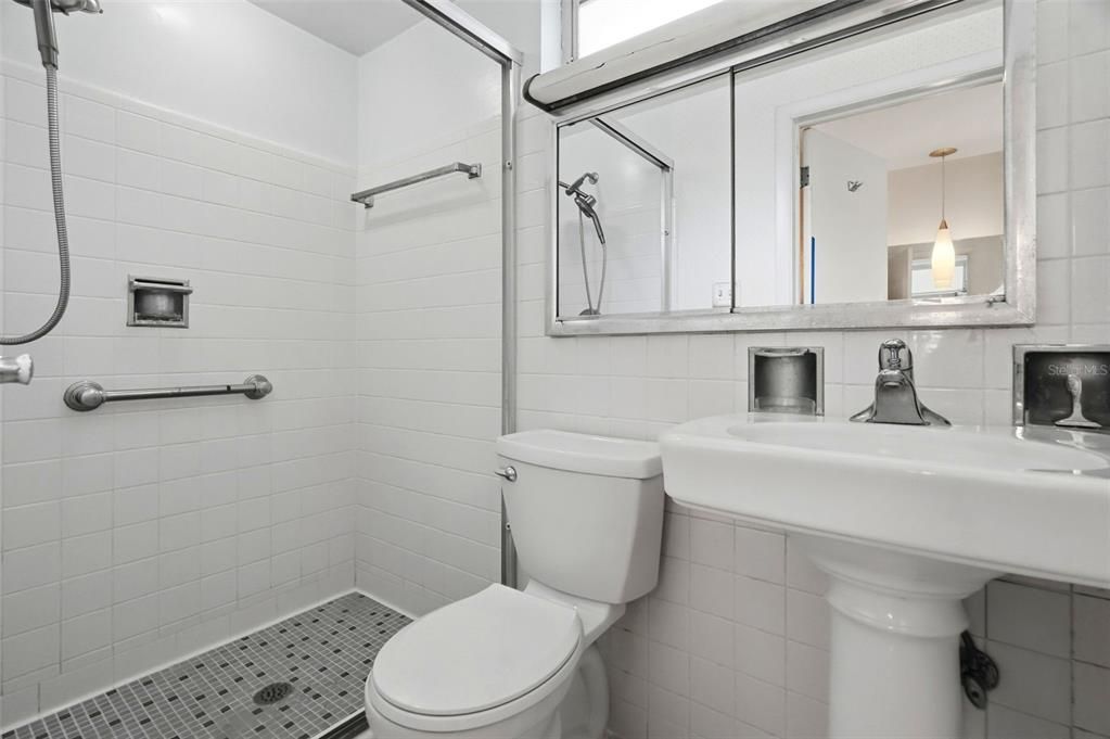 На продажу: $449,900 (4 спален, 2 ванн, 1862 Квадратных фут)