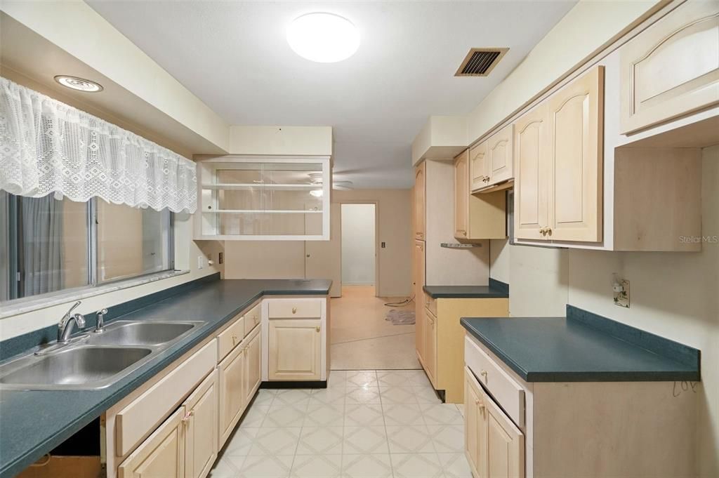 На продажу: $449,900 (4 спален, 2 ванн, 1862 Квадратных фут)