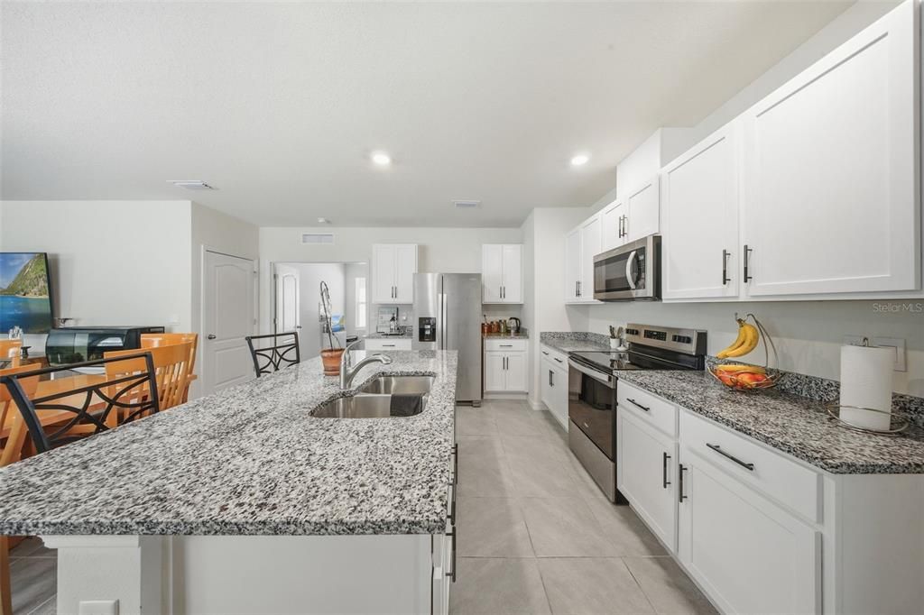 For Rent: $2,200 (3 beds, 2 baths, 1617 Square Feet)