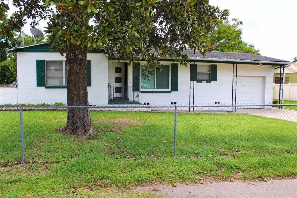 For Sale: $230,000 (3 beds, 1 baths, 1109 Square Feet)