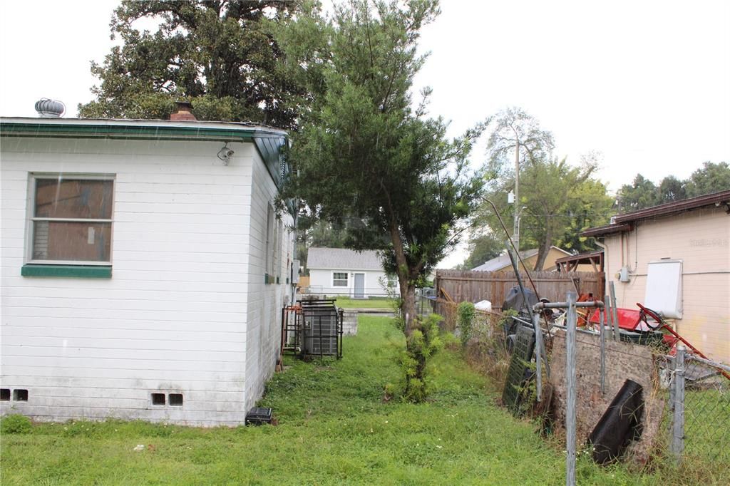For Sale: $230,000 (3 beds, 1 baths, 1109 Square Feet)