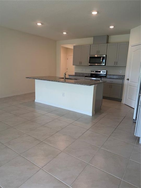 For Rent: $2,500 (4 beds, 2 baths, 1830 Square Feet)
