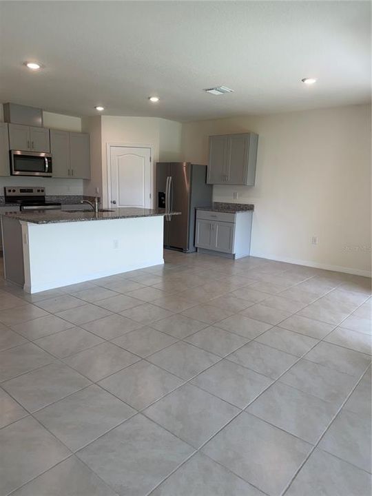 For Rent: $2,500 (4 beds, 2 baths, 1830 Square Feet)