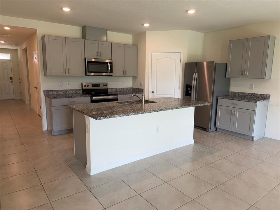 For Rent: $2,500 (4 beds, 2 baths, 1830 Square Feet)