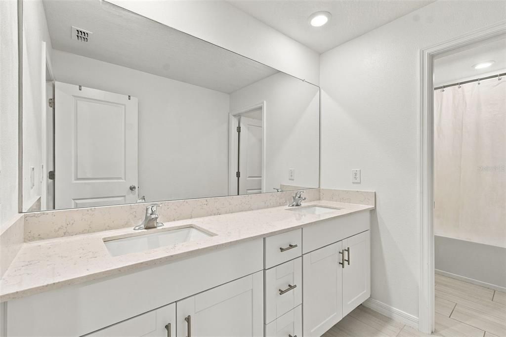 En Venta: $529,900 (6 camas, 3 baños, 3326 Pies cuadrados)