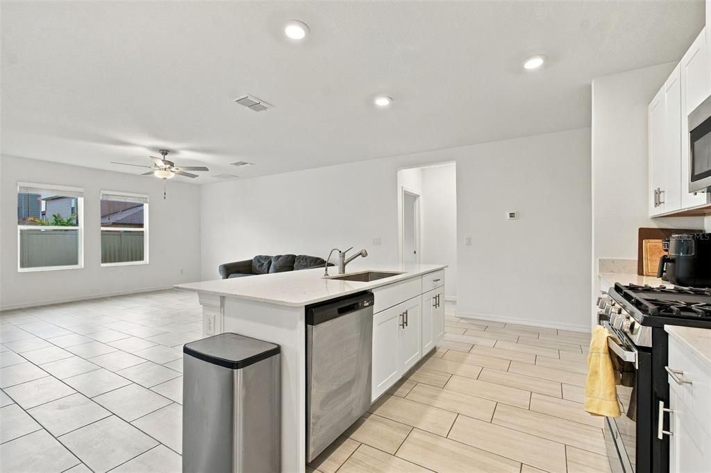 En Venta: $529,900 (6 camas, 3 baños, 3326 Pies cuadrados)