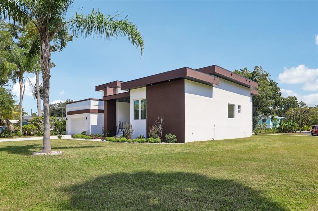 For Sale: $735,000 (4 beds, 4 baths, 3140 Square Feet)