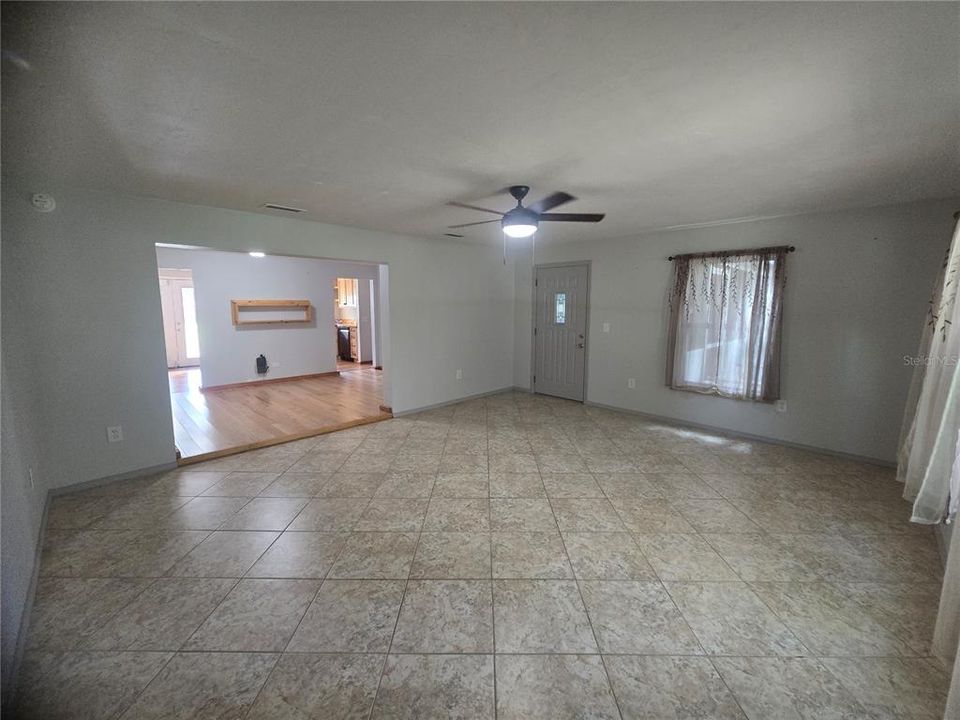 En Venta: $299,900 (3 camas, 1 baños, 1335 Pies cuadrados)
