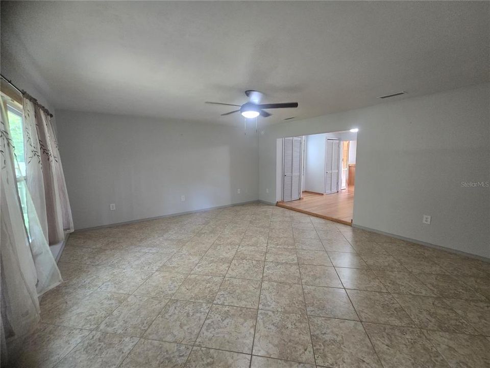 En Venta: $299,900 (3 camas, 1 baños, 1335 Pies cuadrados)
