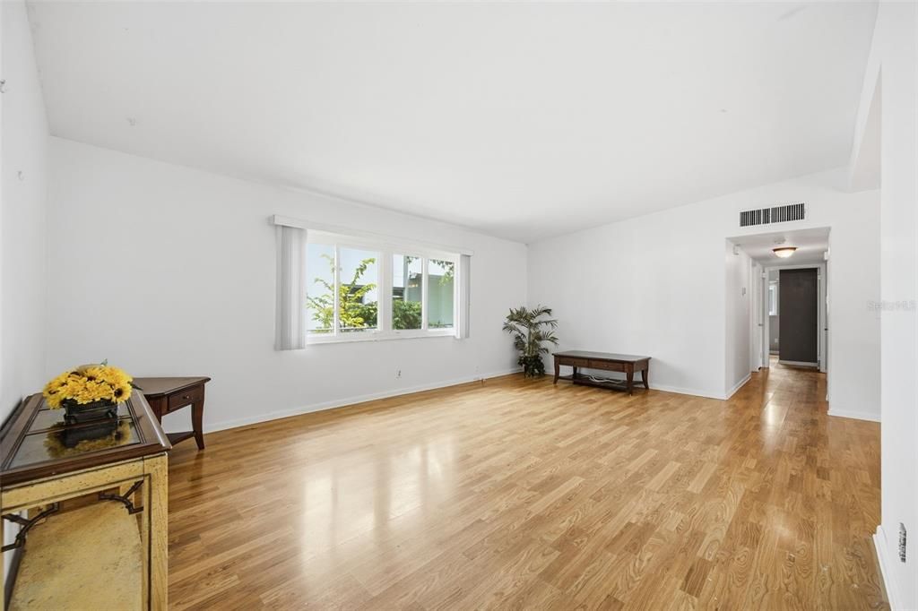 На продажу: $365,000 (3 спален, 2 ванн, 1422 Квадратных фут)