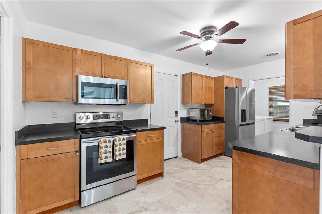 En Venta: $565,000 (3 camas, 3 baños, 1921 Pies cuadrados)
