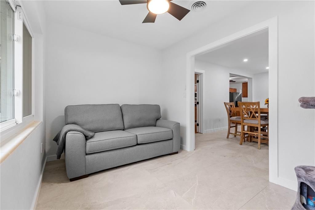 En Venta: $565,000 (3 camas, 3 baños, 1921 Pies cuadrados)
