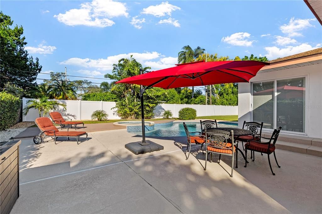 En Venta: $565,000 (3 camas, 3 baños, 1921 Pies cuadrados)