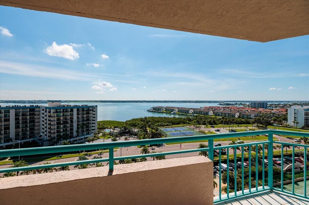 For Sale: $1,165,000 (2 beds, 2 baths, 1579 Square Feet)