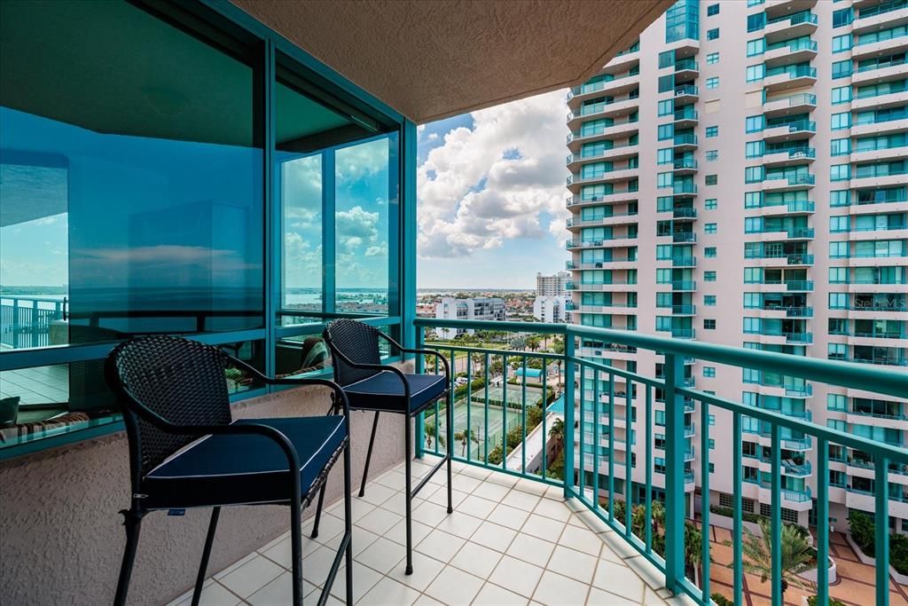 For Sale: $1,165,000 (2 beds, 2 baths, 1579 Square Feet)