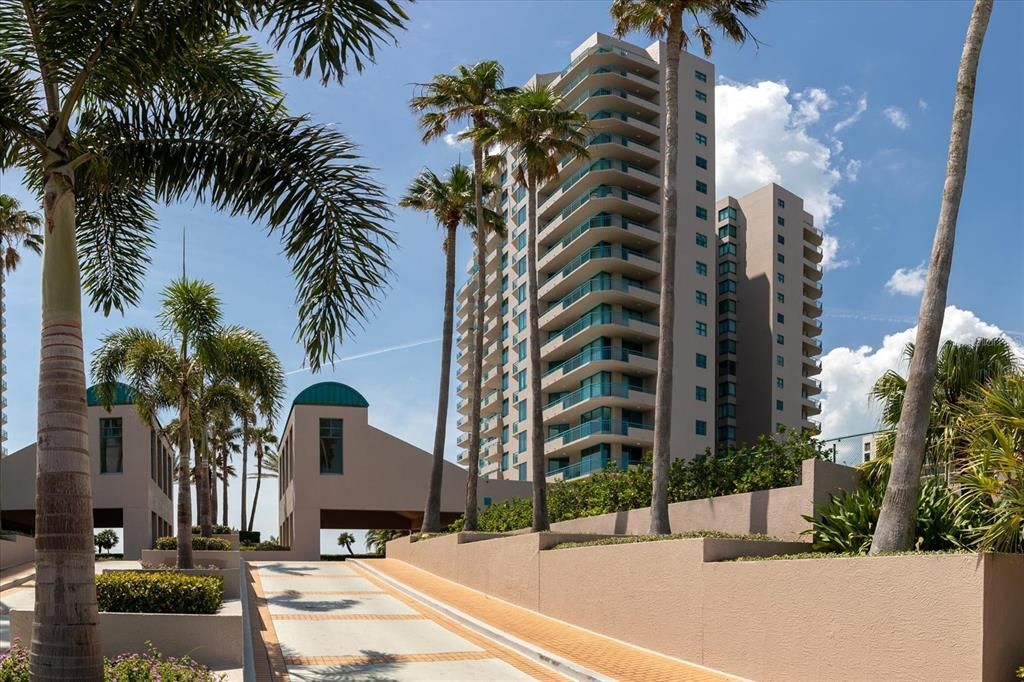 For Sale: $1,165,000 (2 beds, 2 baths, 1579 Square Feet)