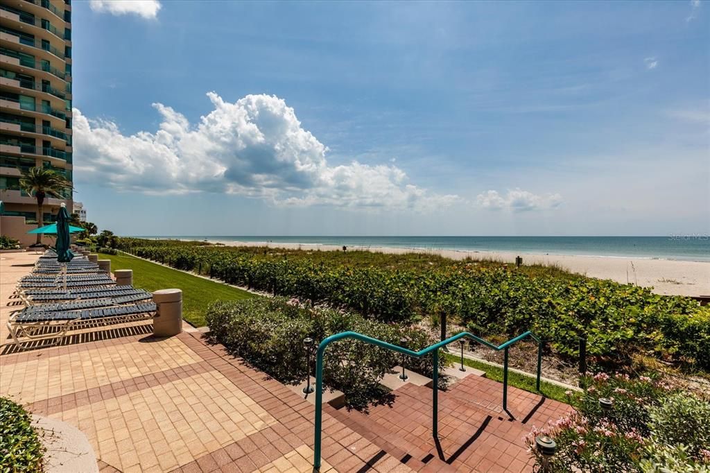 For Sale: $1,165,000 (2 beds, 2 baths, 1579 Square Feet)