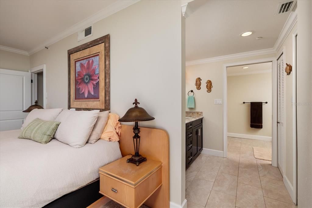 For Sale: $1,165,000 (2 beds, 2 baths, 1579 Square Feet)
