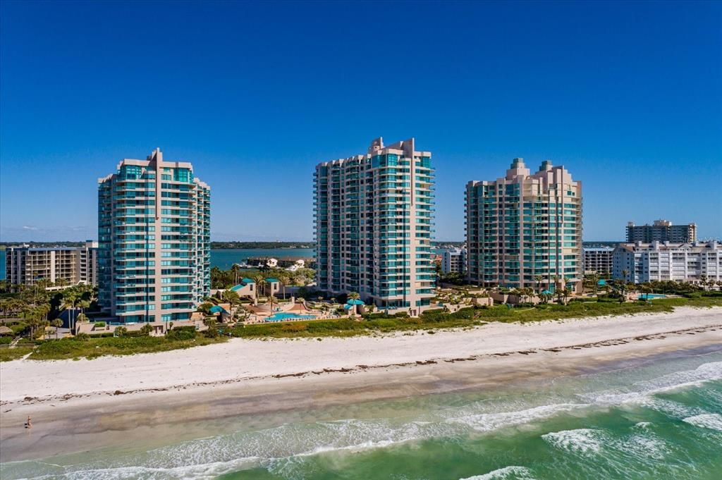 For Sale: $1,165,000 (2 beds, 2 baths, 1579 Square Feet)