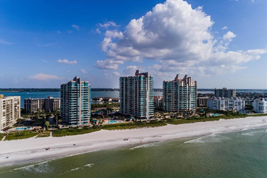 For Sale: $1,165,000 (2 beds, 2 baths, 1579 Square Feet)