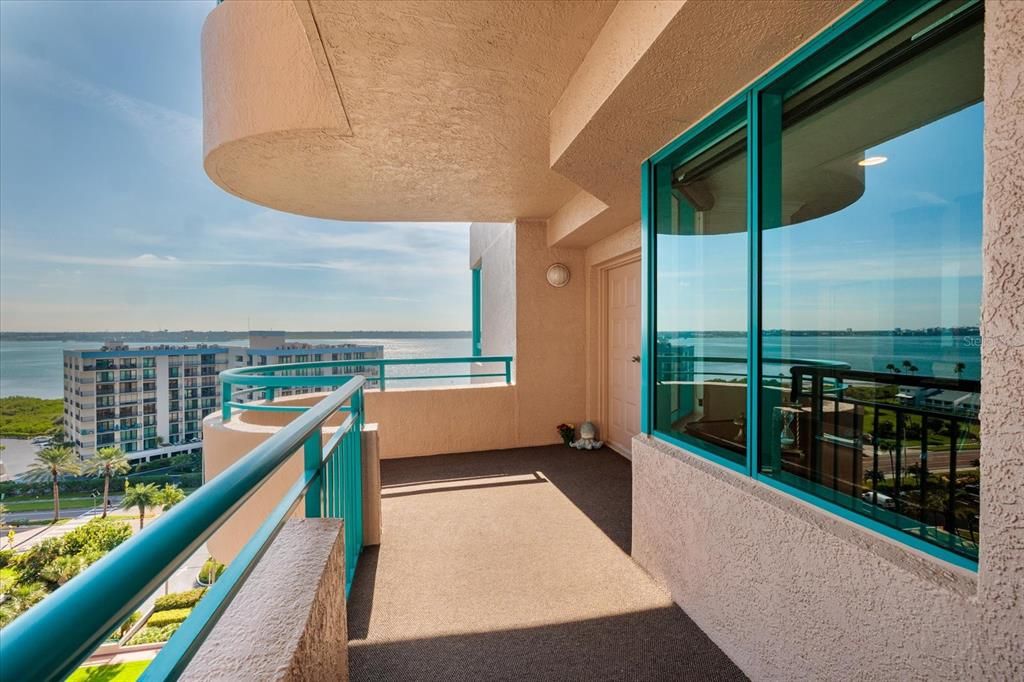 For Sale: $1,165,000 (2 beds, 2 baths, 1579 Square Feet)