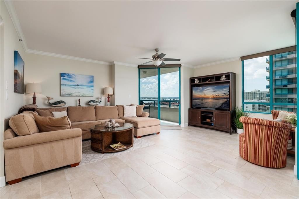 For Sale: $1,165,000 (2 beds, 2 baths, 1579 Square Feet)
