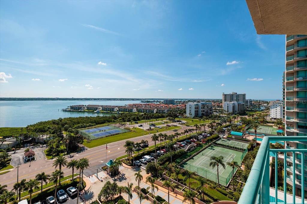 For Sale: $1,165,000 (2 beds, 2 baths, 1579 Square Feet)