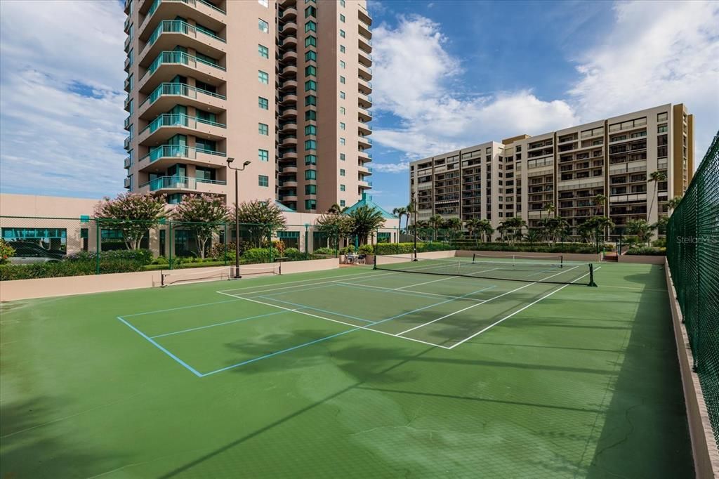 For Sale: $1,165,000 (2 beds, 2 baths, 1579 Square Feet)