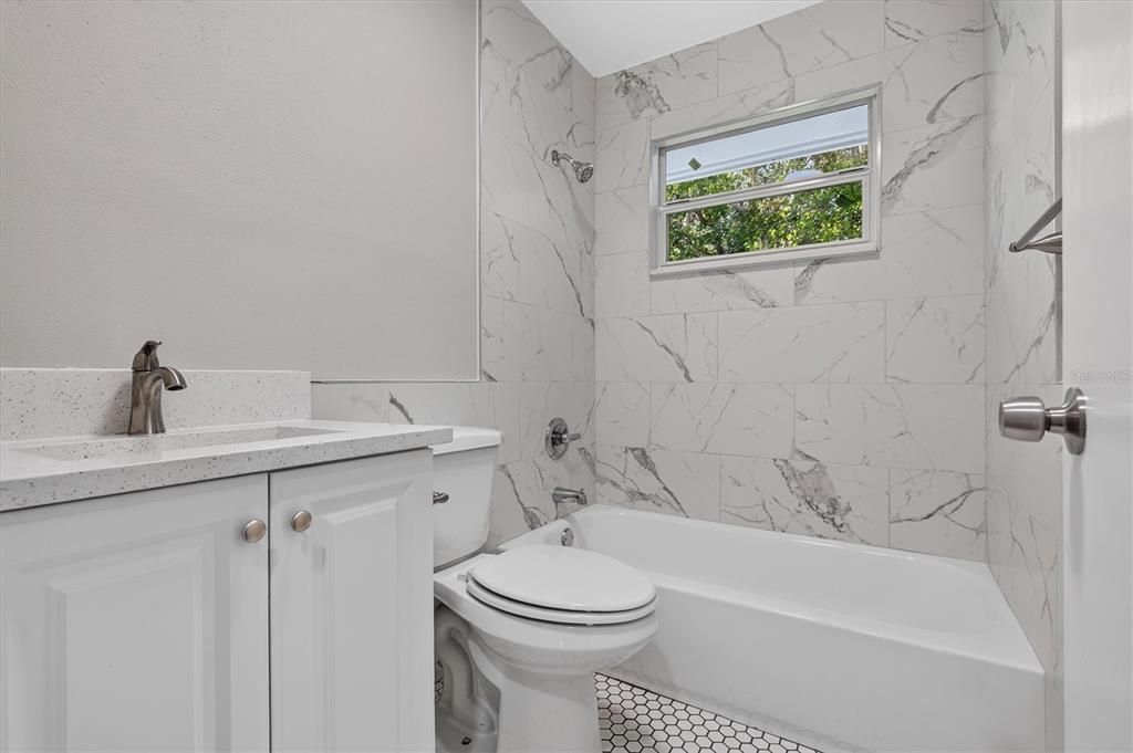 В аренду: $1,800 (2 спален, 1 ванн, 1296 Квадратных фут)