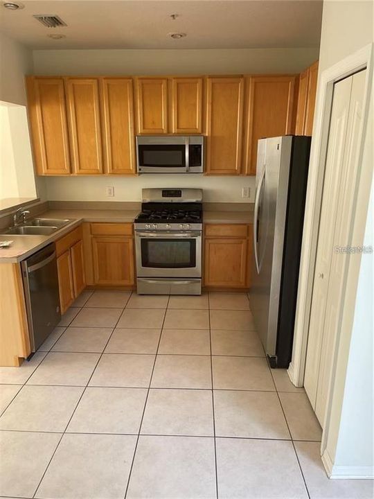 For Rent: $2,800 (3 beds, 2 baths, 1692 Square Feet)