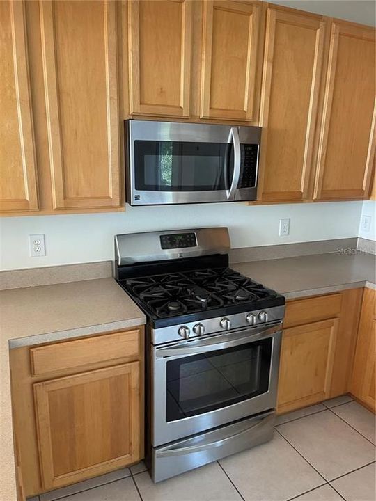 For Rent: $2,800 (3 beds, 2 baths, 1692 Square Feet)